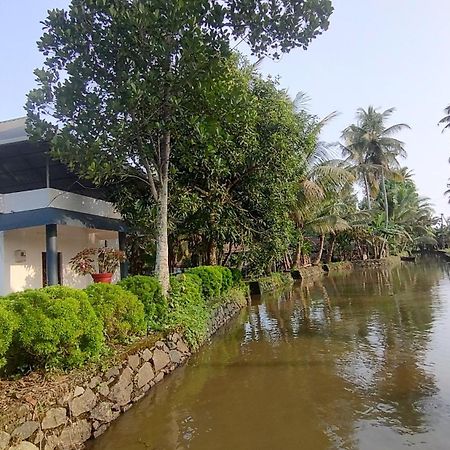 Valentine'S Rice Bowl Home Stay Alappuzha Ngoại thất bức ảnh